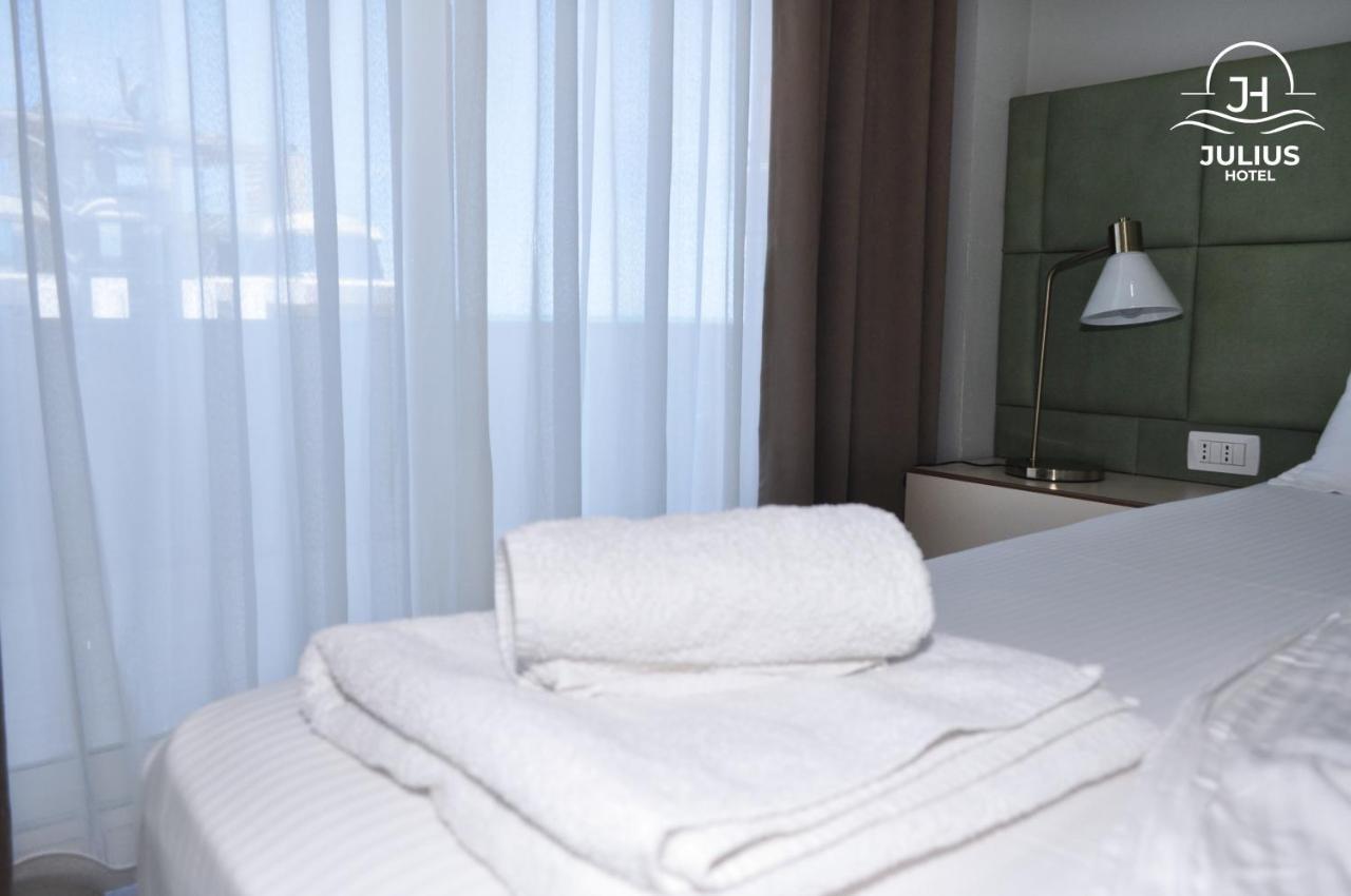 Julius Hotel Golem  Ngoại thất bức ảnh