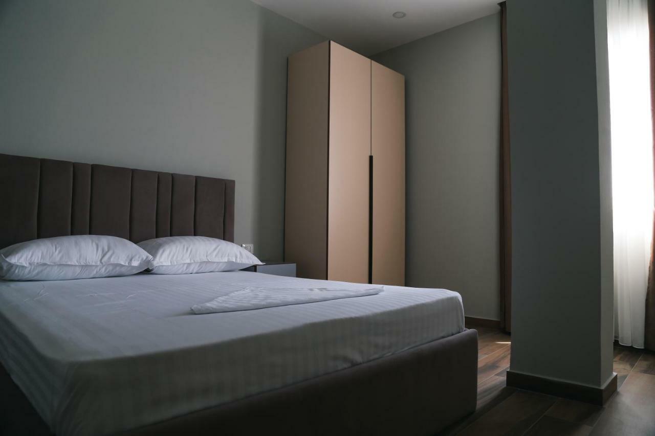 Julius Hotel Golem  Ngoại thất bức ảnh