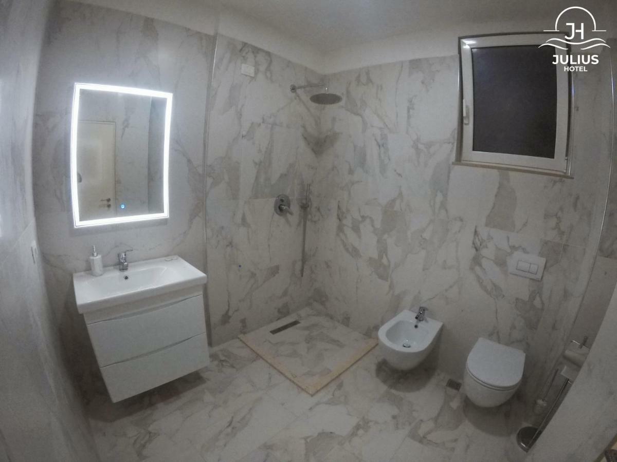 Julius Hotel Golem  Ngoại thất bức ảnh