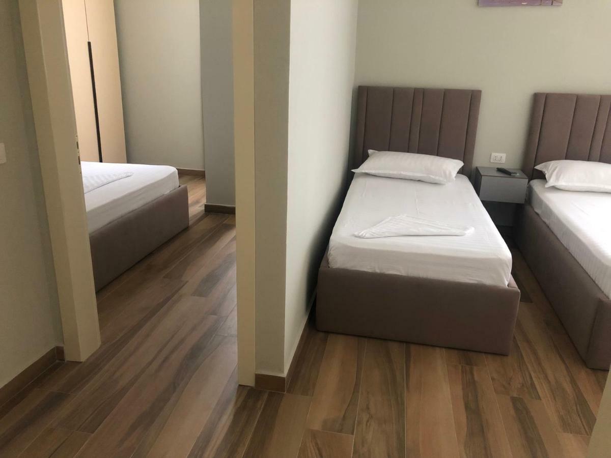 Julius Hotel Golem  Ngoại thất bức ảnh