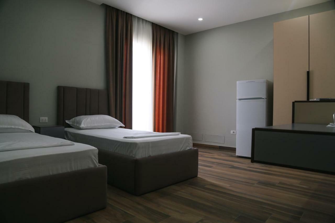 Julius Hotel Golem  Ngoại thất bức ảnh