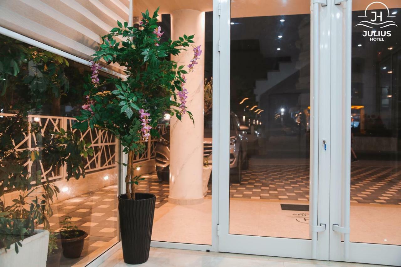 Julius Hotel Golem  Ngoại thất bức ảnh